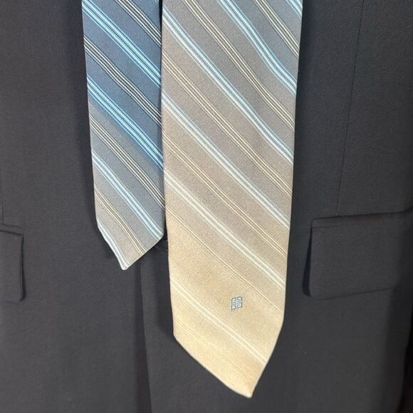 Vintage Givency Gentleman Paris For Carter Holmes Blue & Gray Striped Tie 54” - Picture 2 of 13